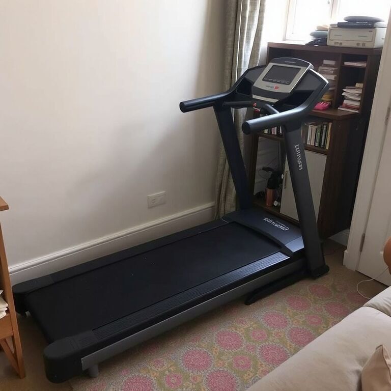 Treadmill, as new — view 3