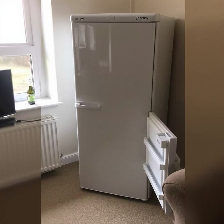 Fridge freezer, as new — view 3