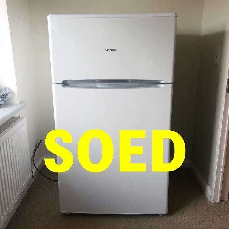 Fridge freezer, well used — view 1