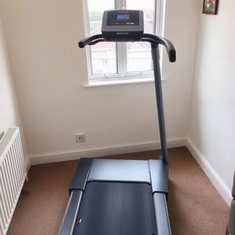 Treadmill, boxed — view 1