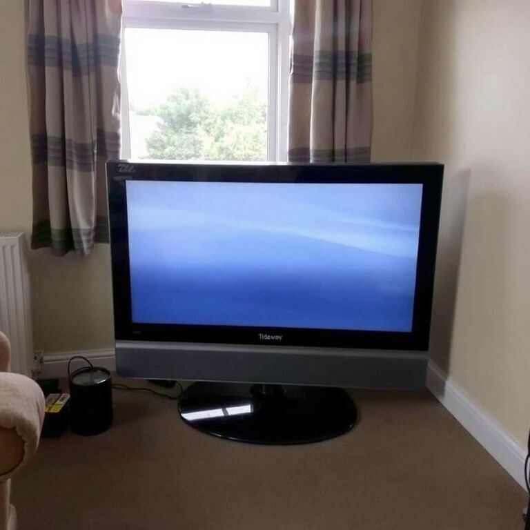 Television, good condition — view 1