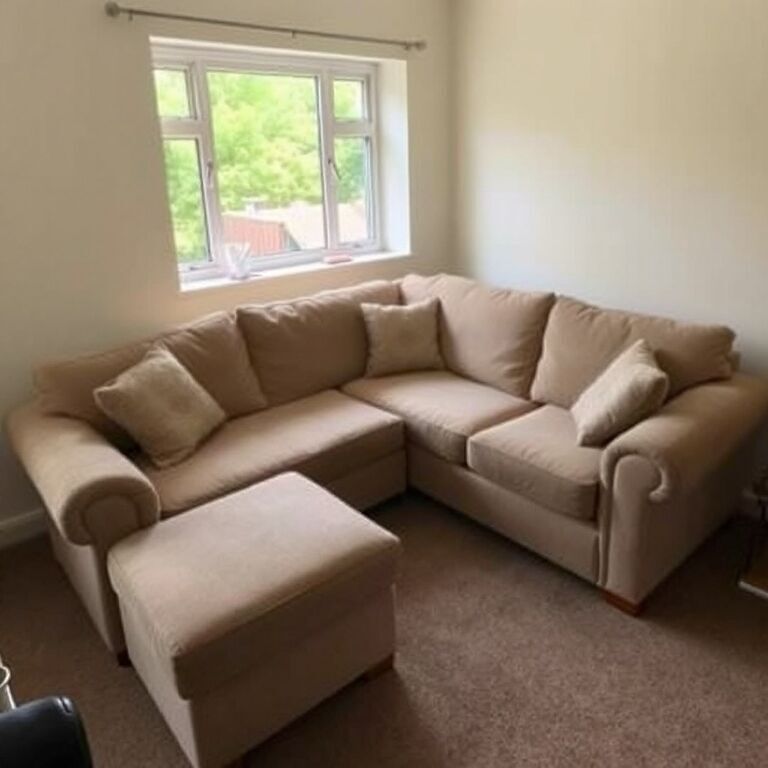 Corner sofa, good condition &mdash; view 1