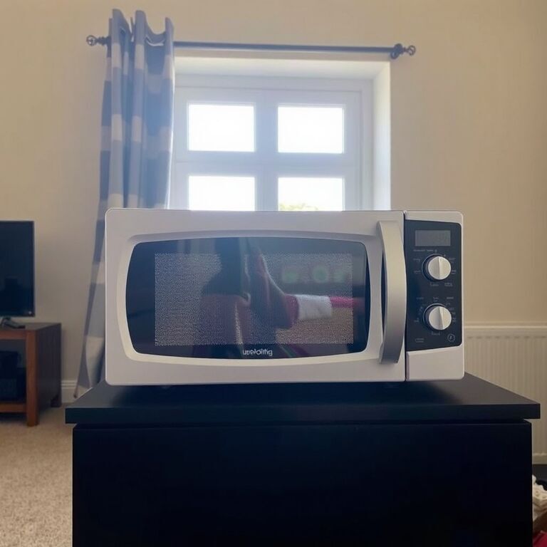 Microwave, as new — view 3