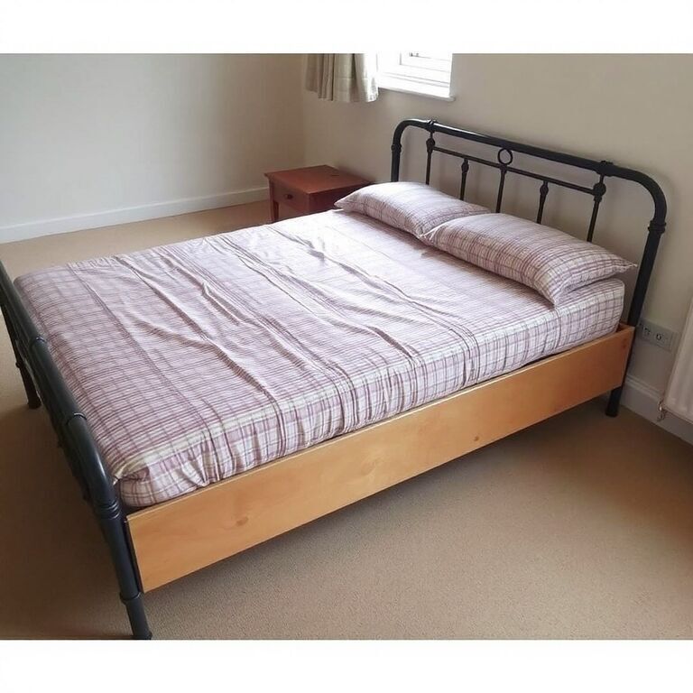 Double bed, good condition — view 4