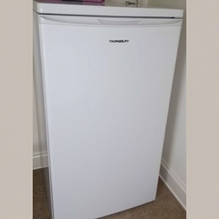 Fridge freezer, well used — view 1