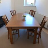 Dining table, as new